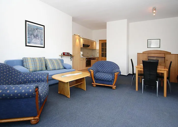 In Fir With A Balcony Or A Terrace شقة تانه